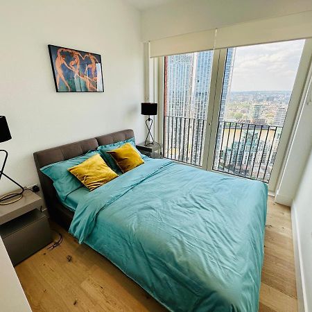 Luxury Central Flat With Stunning Views And Pool London Exterior photo