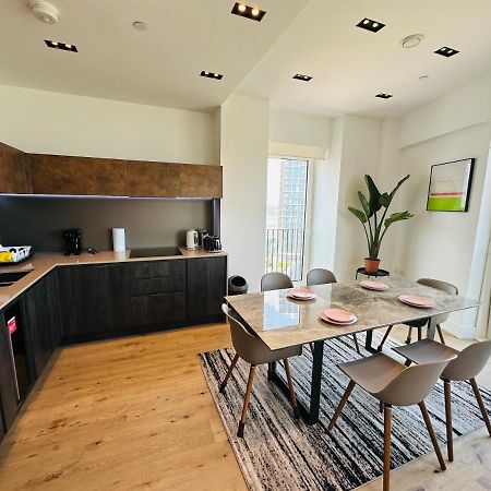 Luxury Central Flat With Stunning Views And Pool London Exterior photo