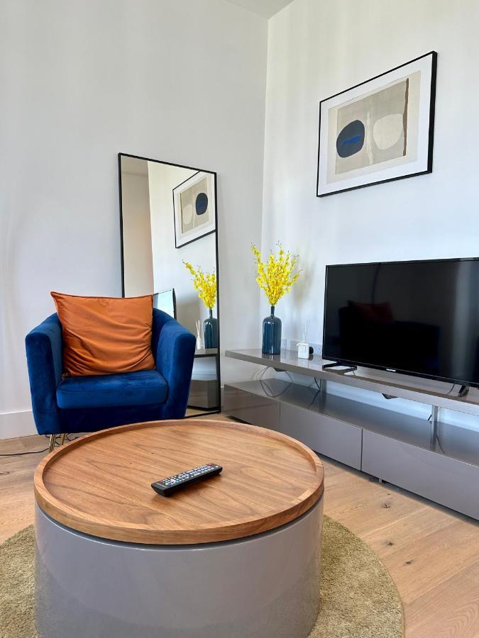 Luxury Central Flat With Stunning Views And Pool London Exterior photo