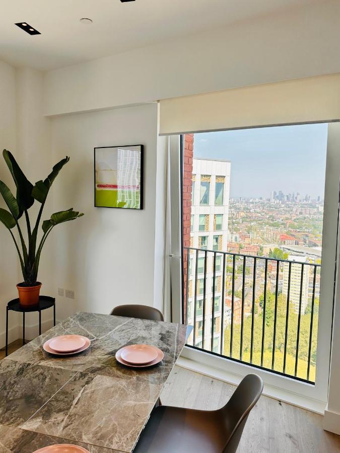 Luxury Central Flat With Stunning Views And Pool London Exterior photo