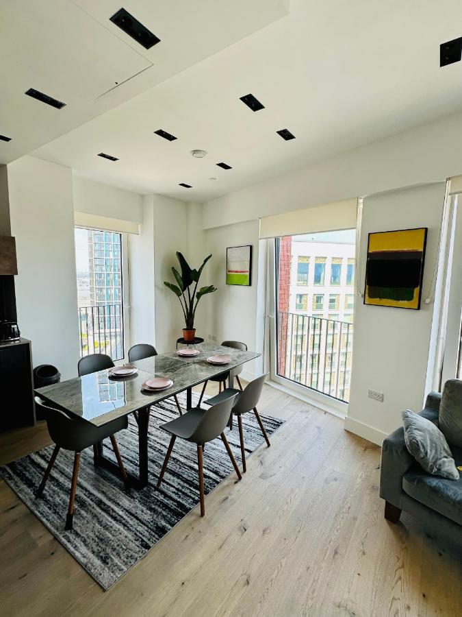 Luxury Central Flat With Stunning Views And Pool London Exterior photo